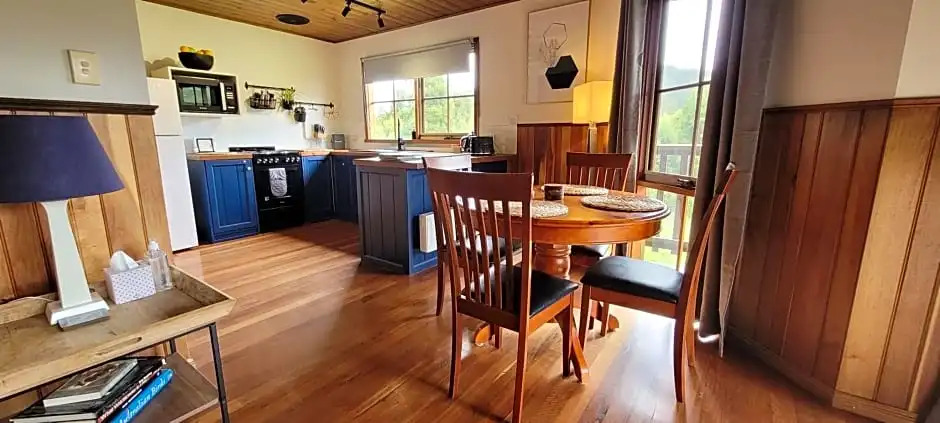 Tall Trees Eco Retreat - Blackwood Cottage