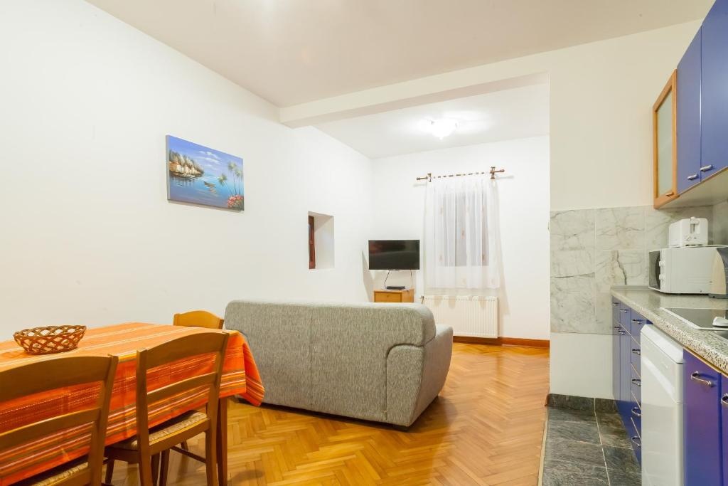 Villa & Apartments Perasto
