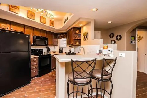 Poolside Condo to 1 of 3 Resort Pool-Spa Complexes, ALL HEATED & OPEN 24/7/365!