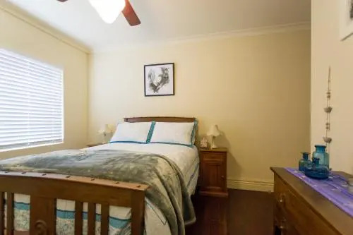 Quiet Court Location - Sleeps Up To 8 People