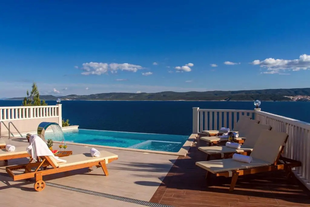 Villa MIRNA with heated pool & whirlpool, traditional wine bar, 150m from sea