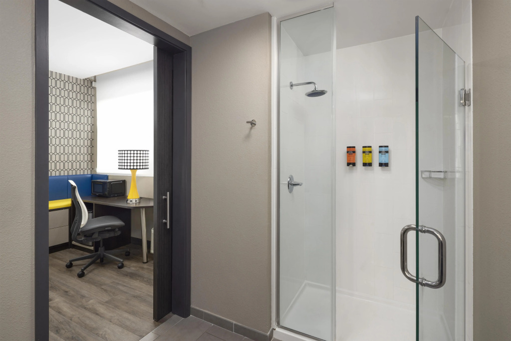 GLo Best Western Nashville Airport