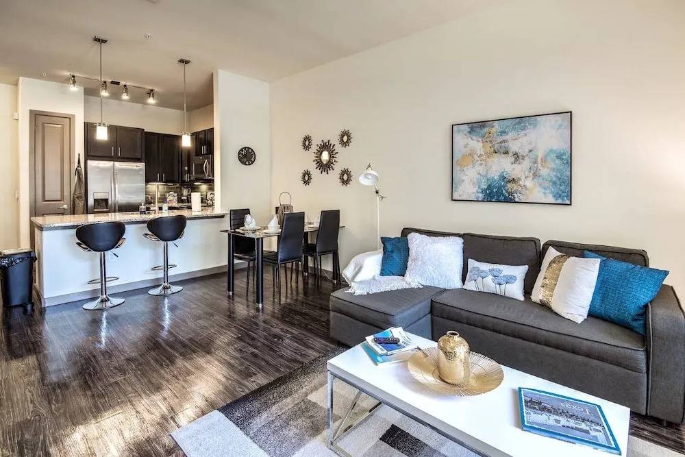 Upscale Condo Close to Downtown - Parking Included