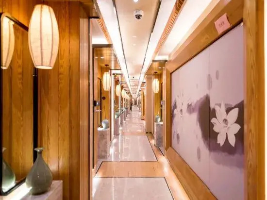 Elong Anyun Hotel (Shanghai Hongqiao International Airport Ziteng Road Subway Station)