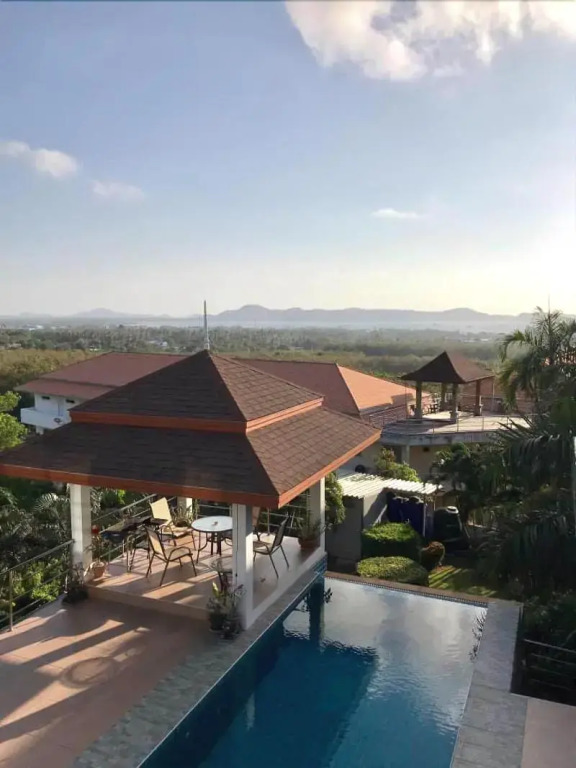 ฺBaan Waru seaview villa