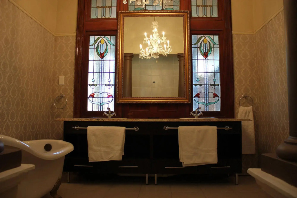 Halfway House Hotel