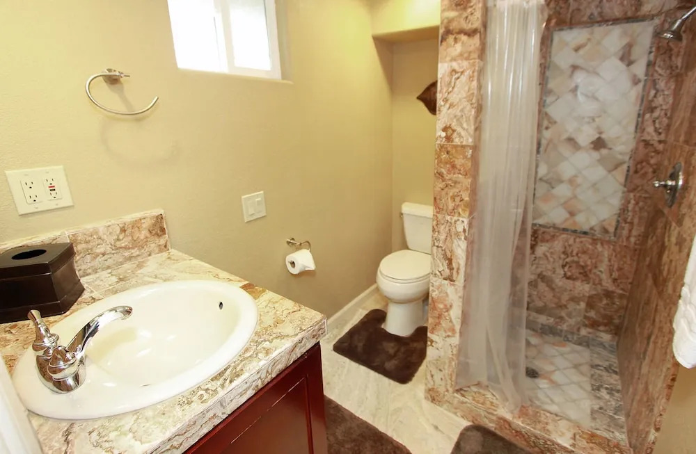 111 E Edgewater Dar 3 Bedroom Duplex