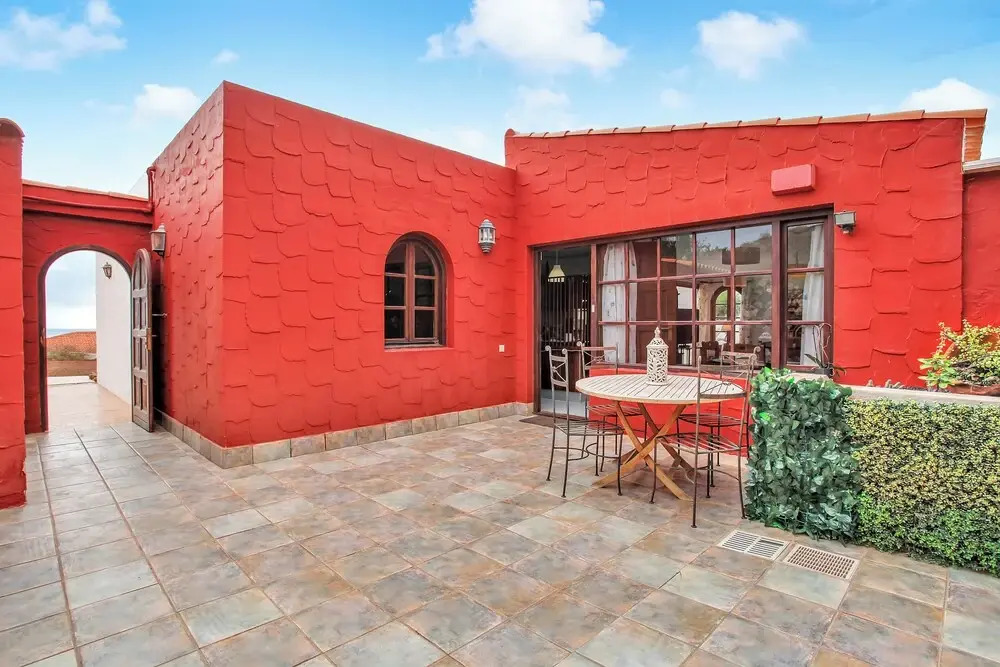 Villa with pool overlooking the Atlantic Ocean and Parque Holandes