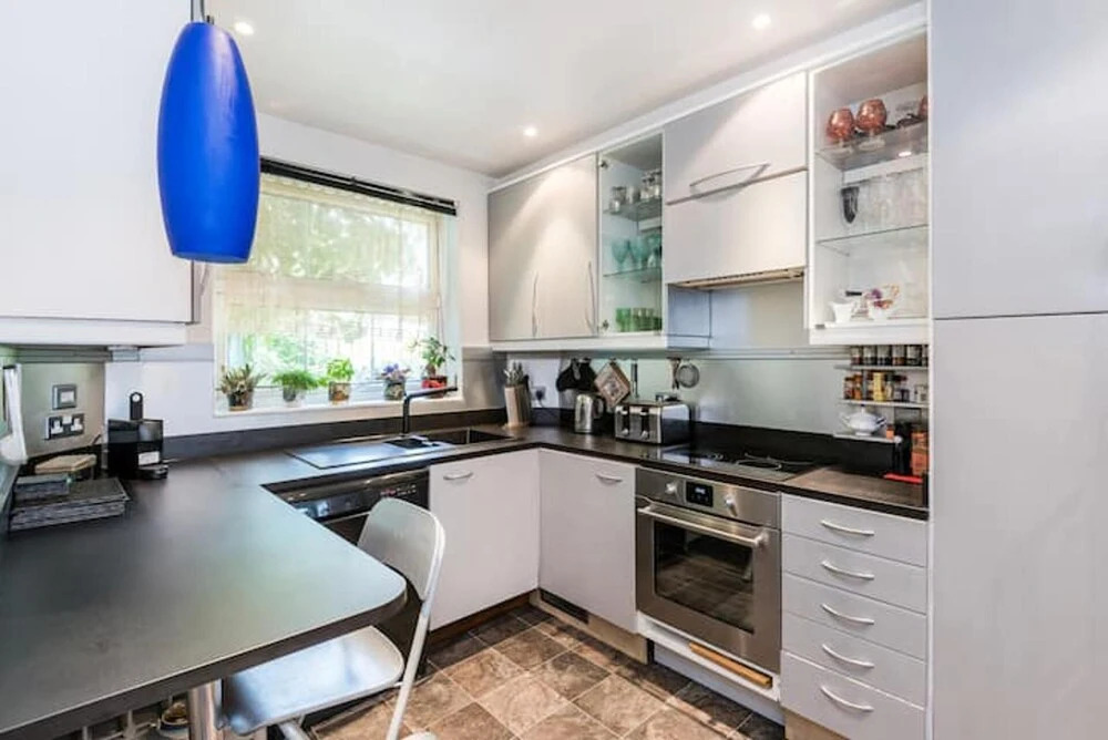 Inviting 5-bed House in London