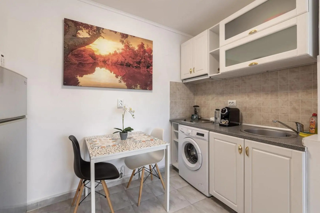 Downtown Victoria Studios By CityBookings