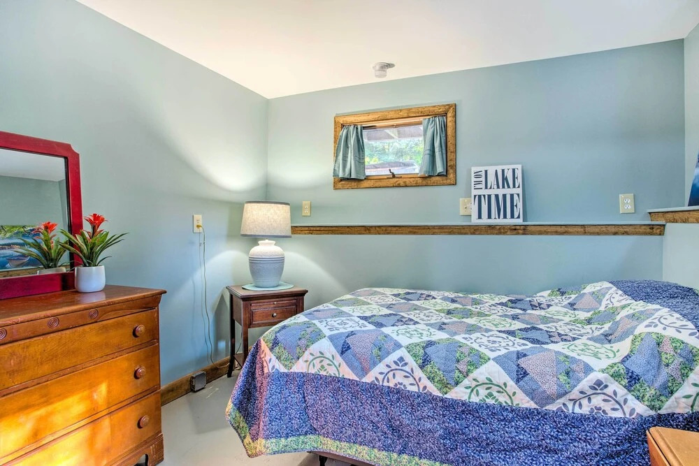 Pet-friendly Gilford Home: 3 Mi to Gunstock & Lake