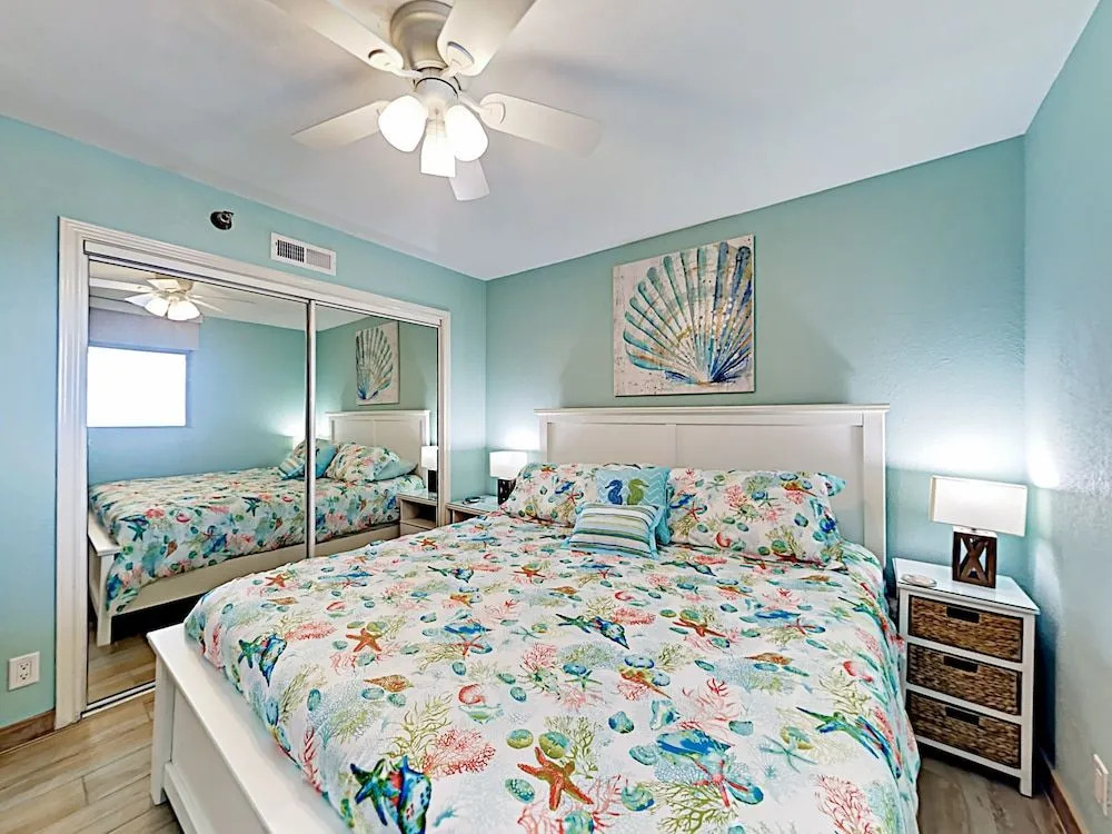Hip Gulf-Side Unit 1004 - 1 Br Condo