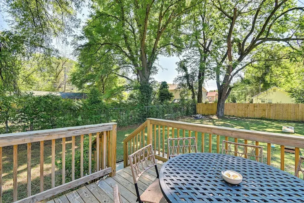 Private Hot Tub & Cold Plunge: Fayetteville Gem!