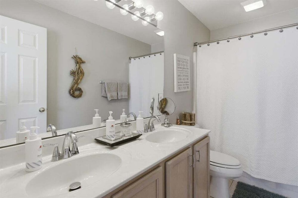 Beach Area, 2 Pools, Pet-friendly Condo at 20.5mm
