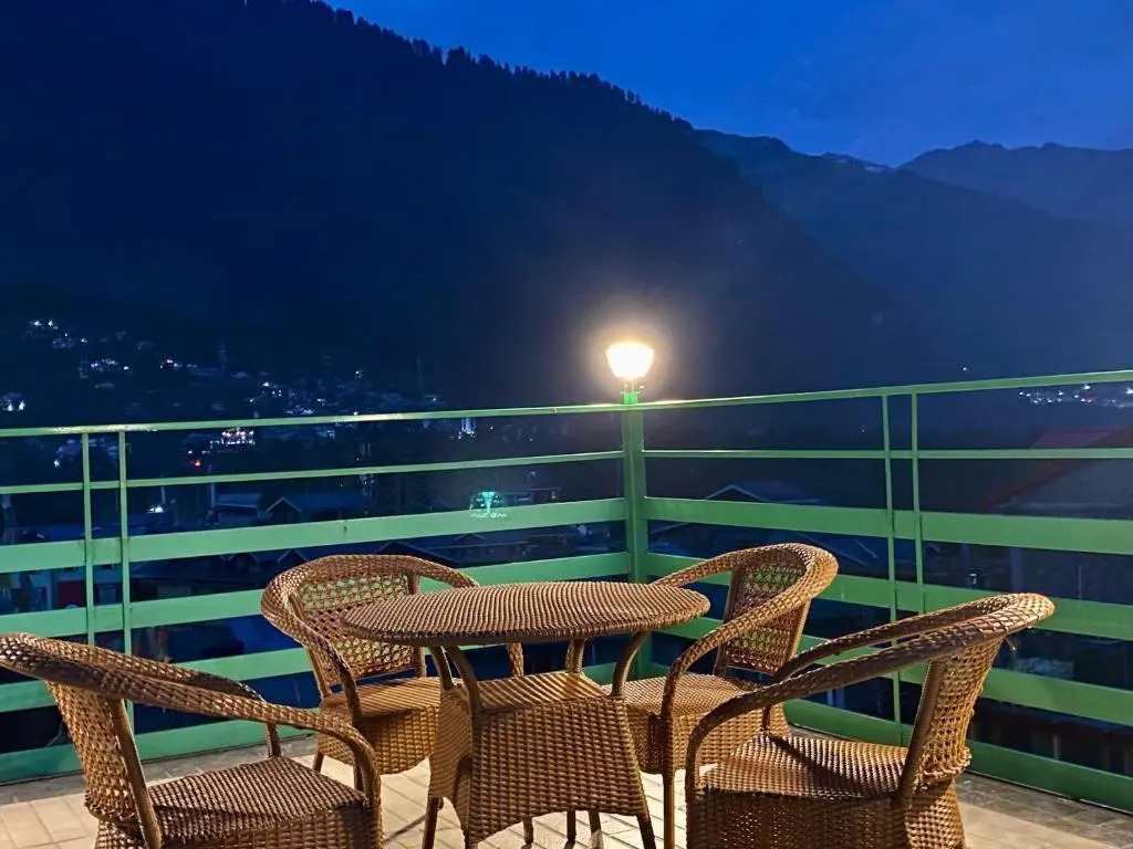 Snow Vista Hotel and restaurant