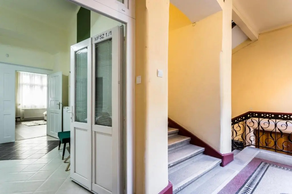 BpR Turquoise Simplicity Apartment