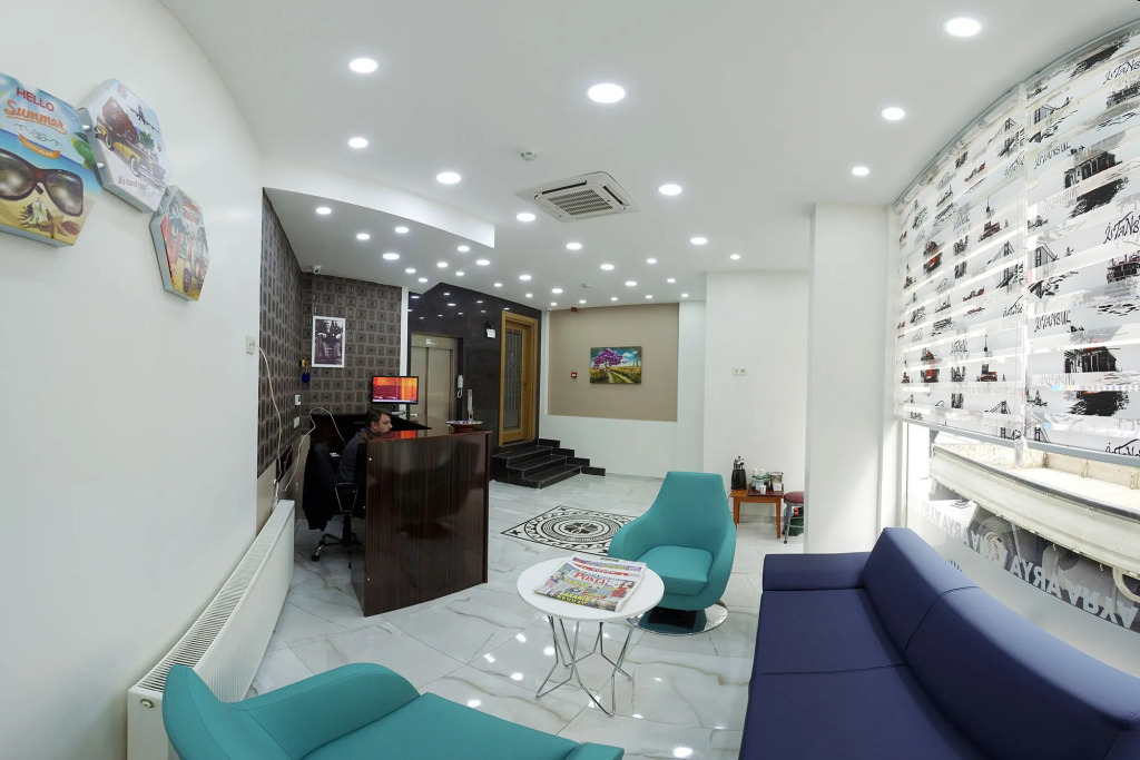 Arya Hotel