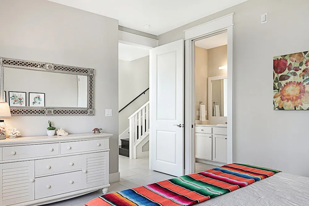 164 Sunset Avenue Townhouse 3 Bedrooms 3.5 Bathrooms Townhouse