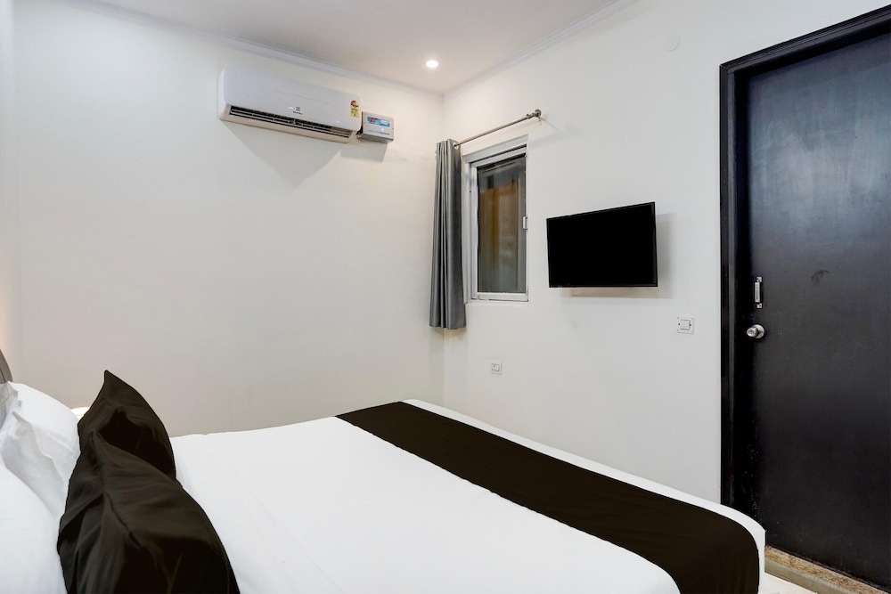 Townhouse Hotel Sec- 54 Golf Course Road