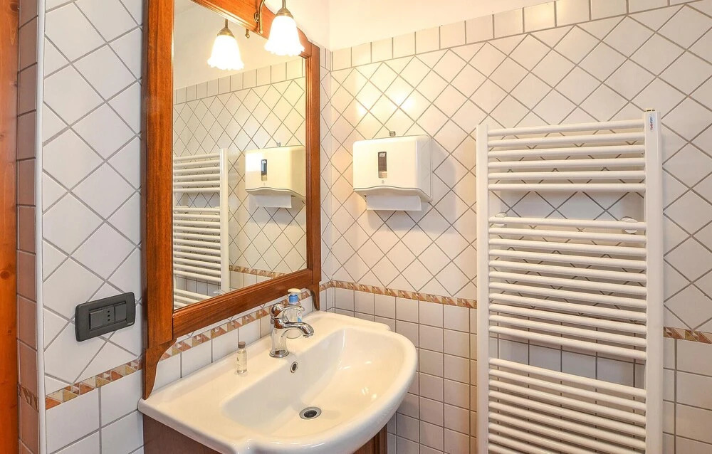 Stunning Home in Cimolais With 4 Bedrooms and Wifi
