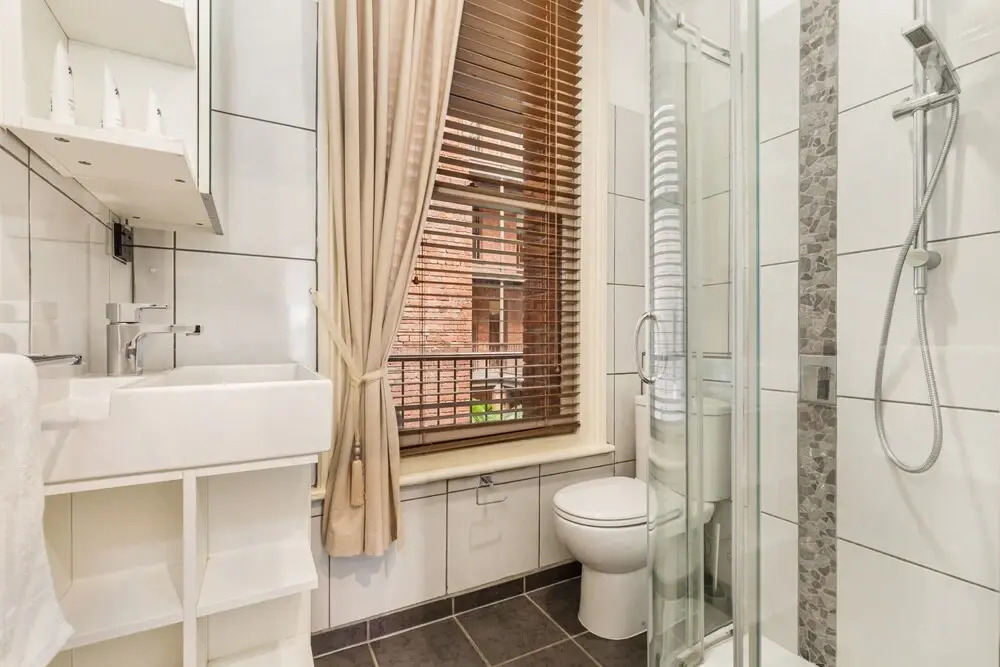 Cosy and Central City Studio Near Attractions