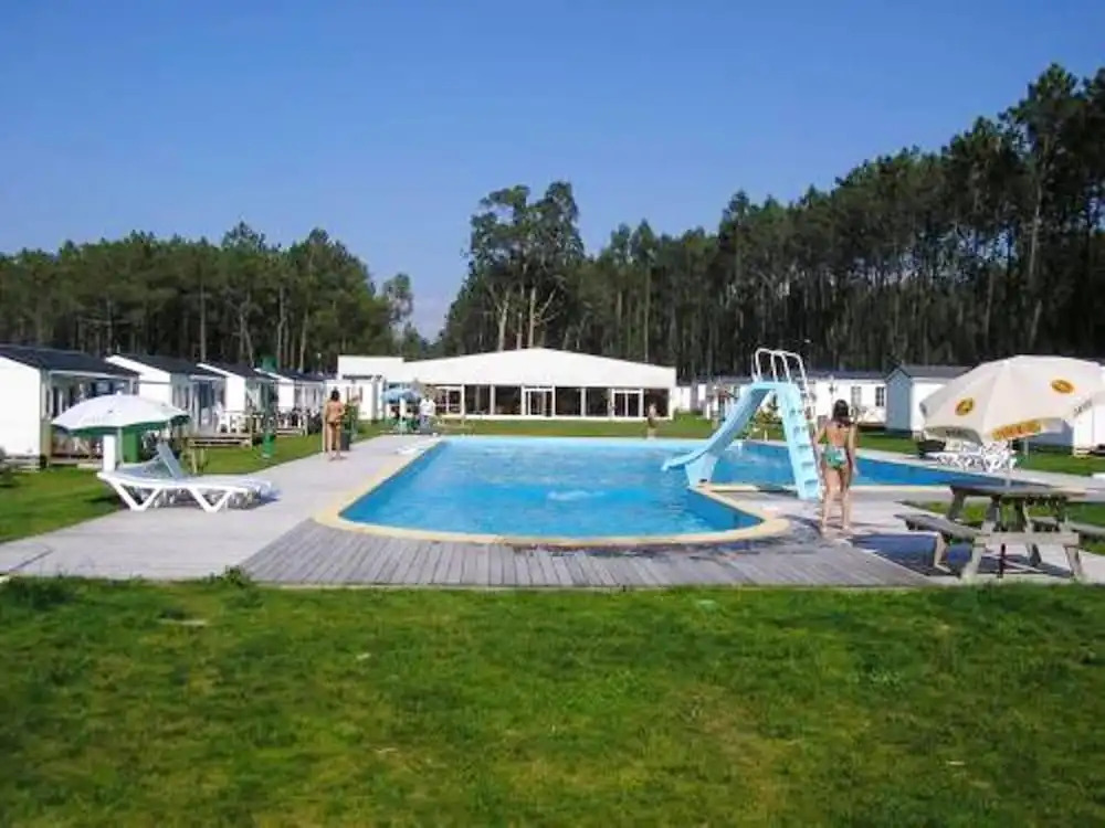 Charming Bungalow in Pataias, 18 m² with Shared Pool
