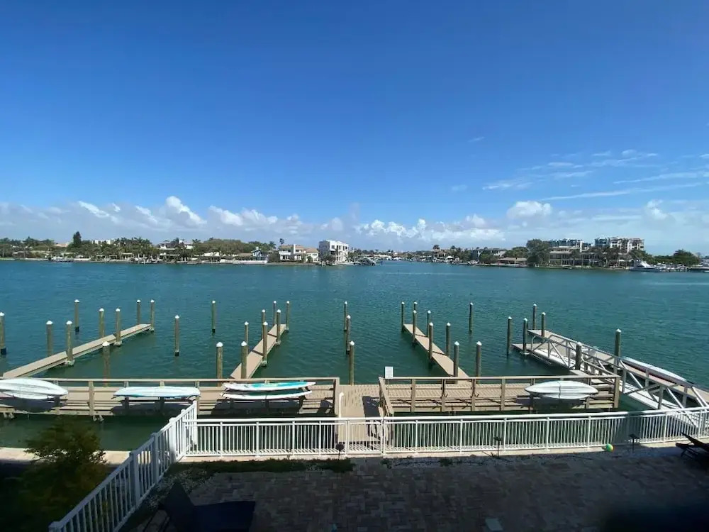 Oceana 305 East