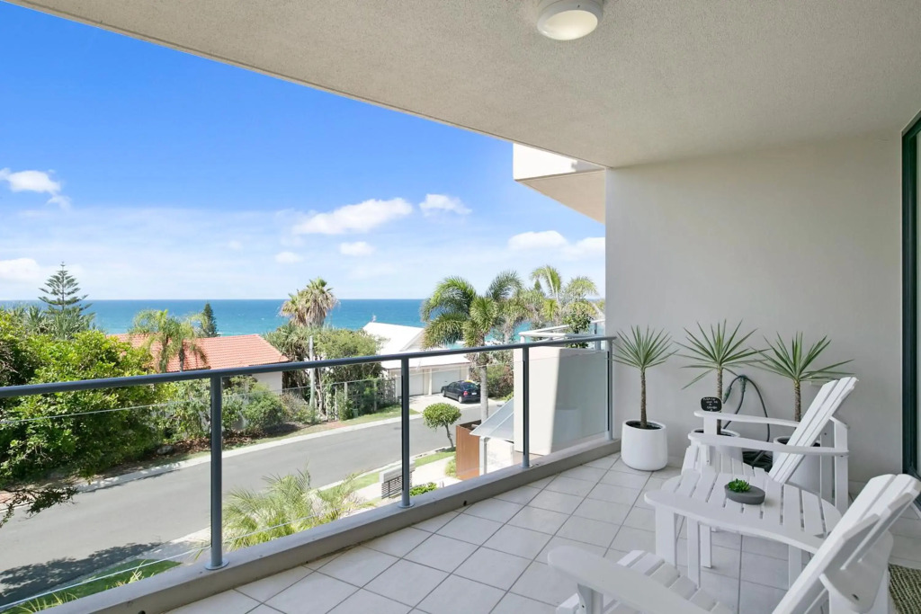 Sunny and spacious Sunshine Beach