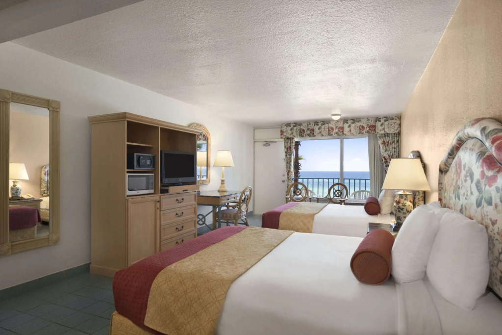 Days Inn by Wyndham Panama City Beach Beachfront Resort