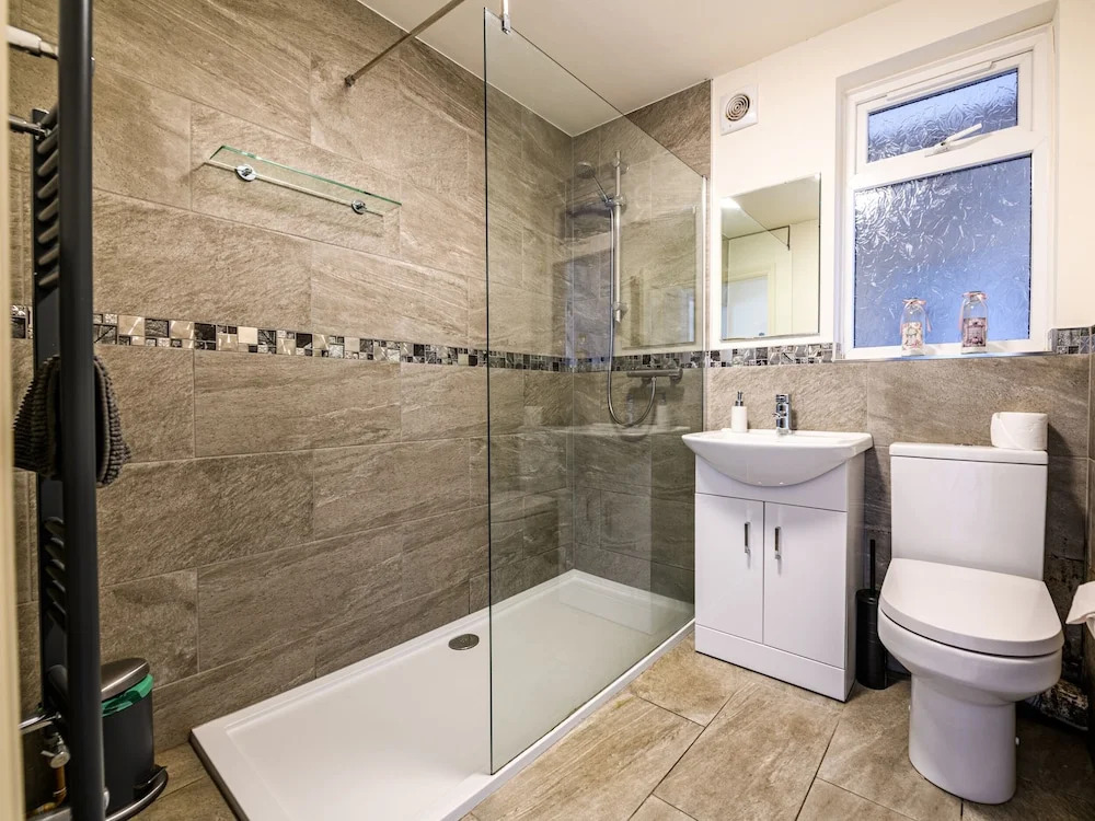 2 Orchard Leigh