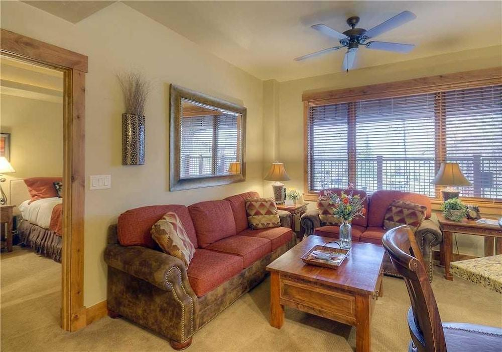5114 Emerald Lodge, Trappeur's Crossing Apartment 1