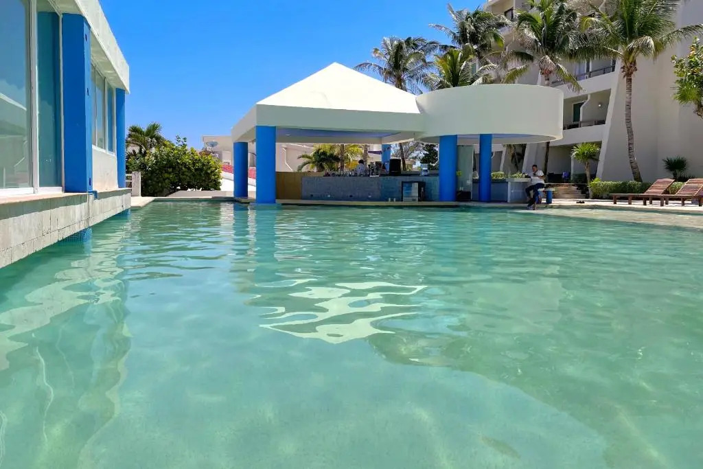 Luxury beachfront villa at Nizuc