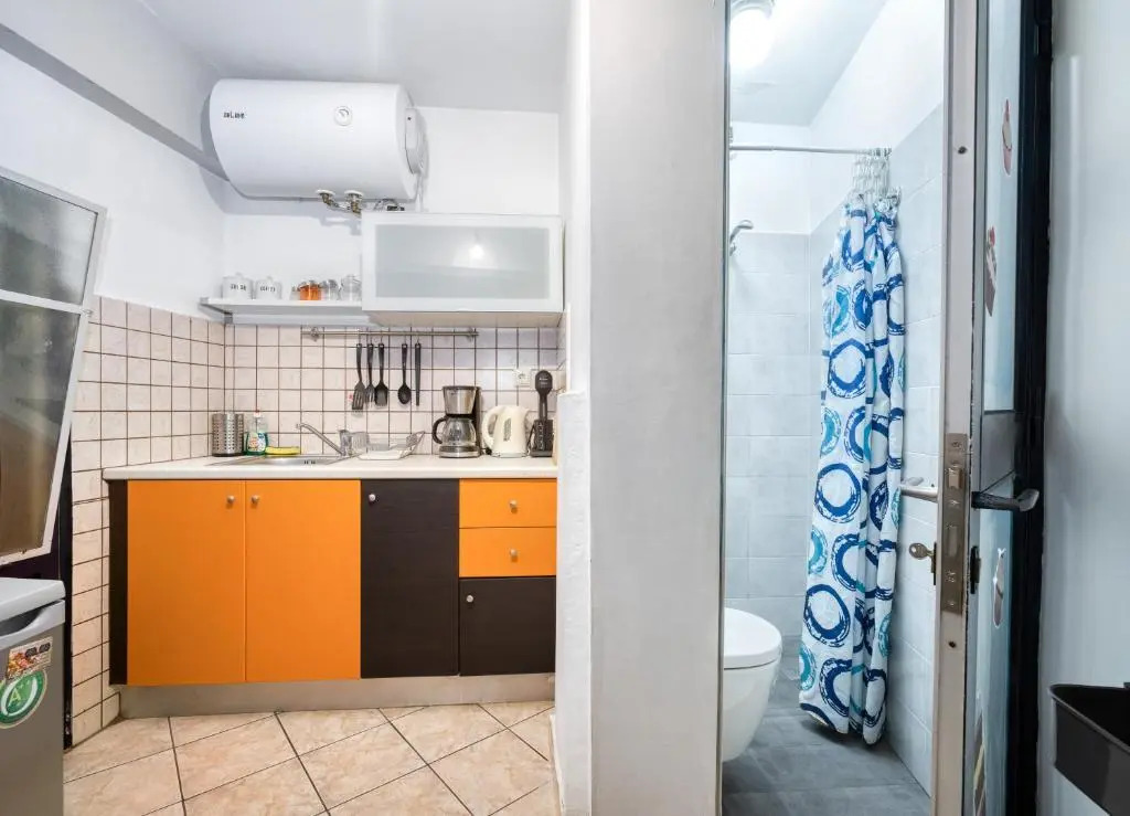 Spacious & Stylish Athens Apartment - Walk To Metro