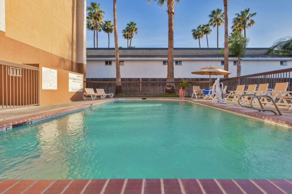 Spark by Hilton Bakersfield Central