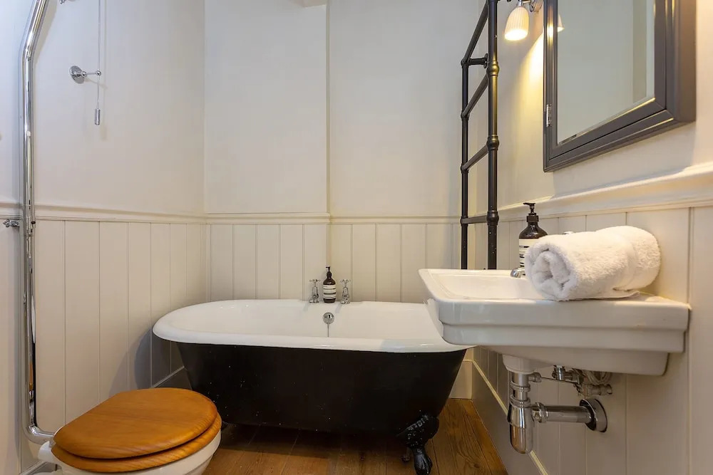 Two Bedroom House in Islington