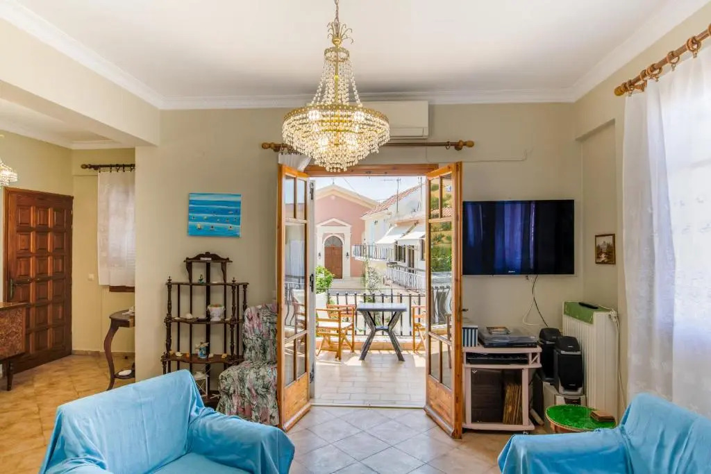 Traditional style 3 bedroom flat in Lixouri 6 guests