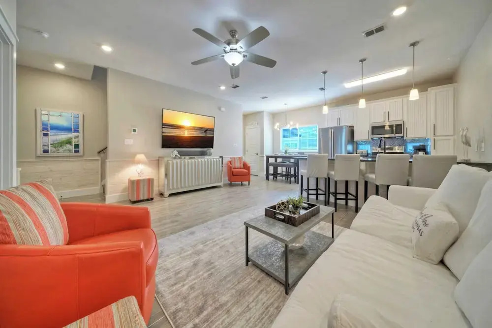 Sleeps 33! 4 Condos, Walk to the Beach, Resort-style Pool, Endless Summer Resort