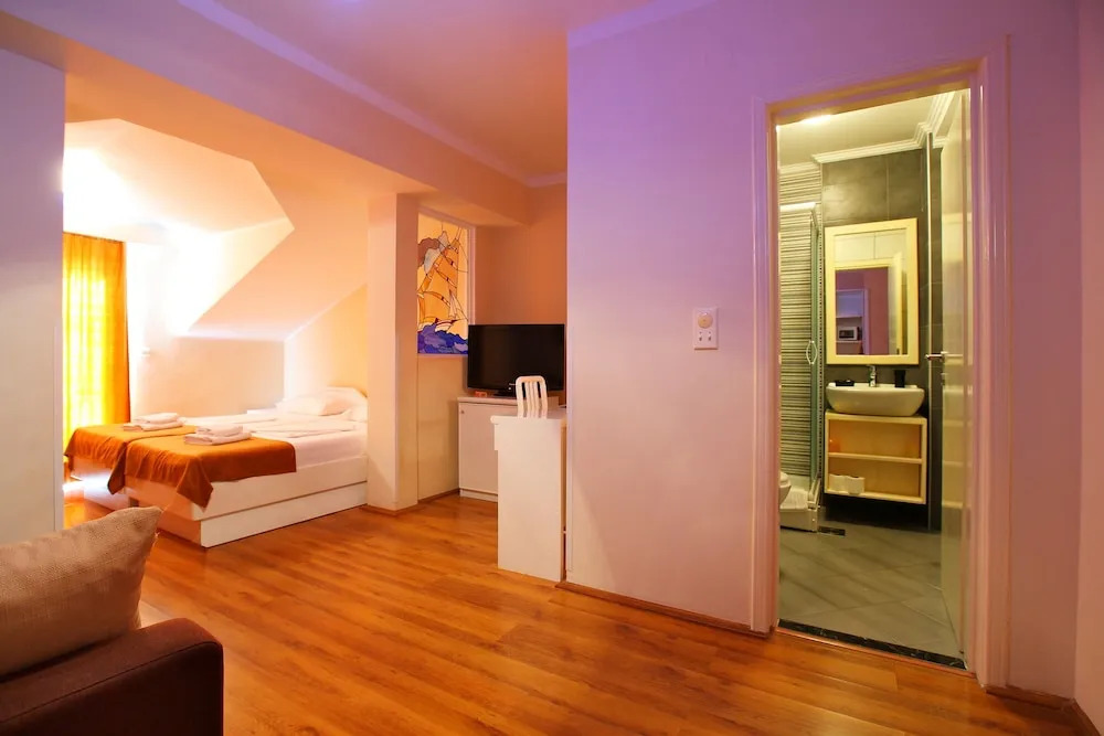 Hotel Xanadu