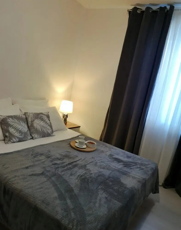 Large 95 m2 apt w. the sea View, Balcony and gar