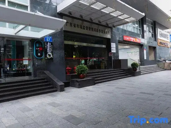 Yipin Apartment (Guangzhou Zhengjia Square Sports West Road Subway Station Branch)