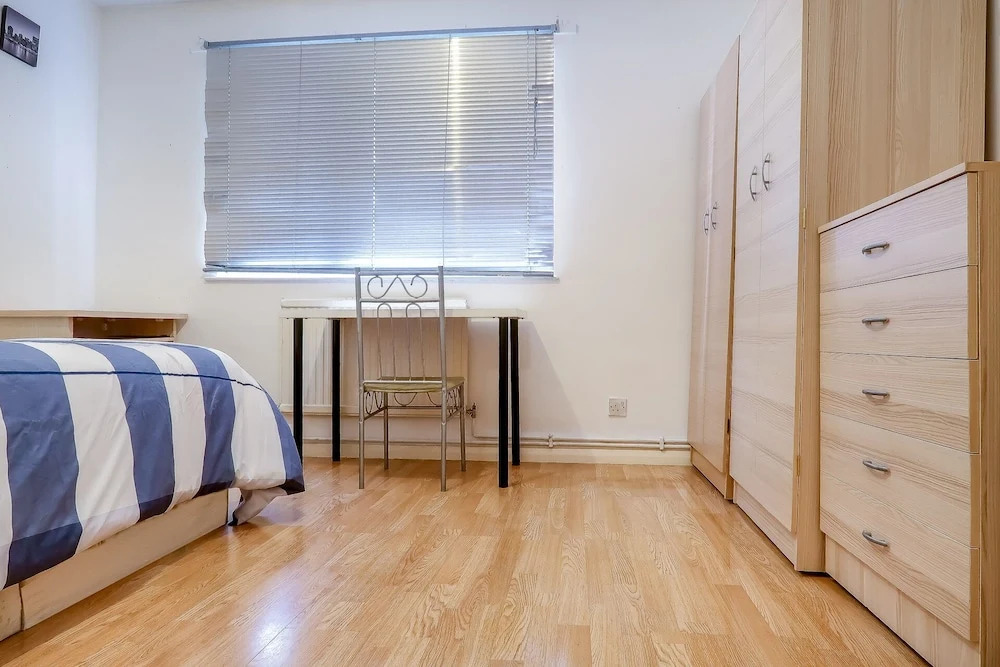 Regal Close Deluxe Single Guest Room 1