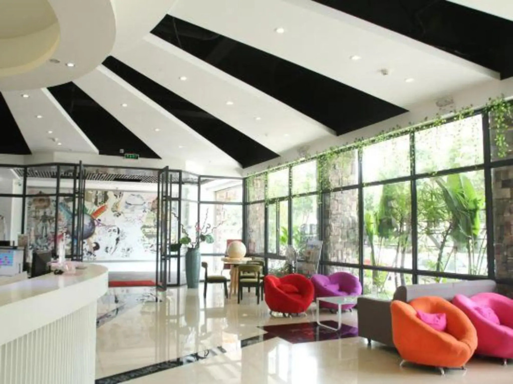 Lanli Lily Hotel (Xindacheng Times Square North Lake Park Store)