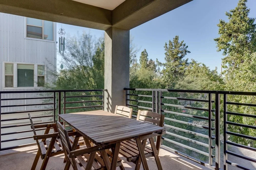 Stunning Home With Access To Pool & Great Location