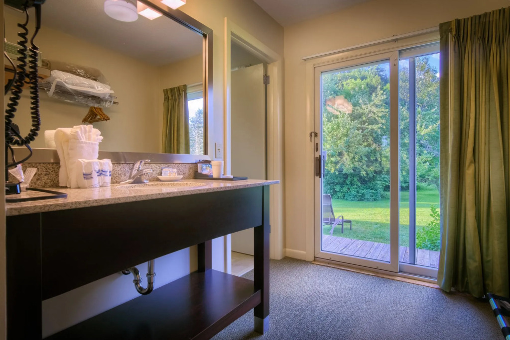 Sun & Ski Inn and Suites