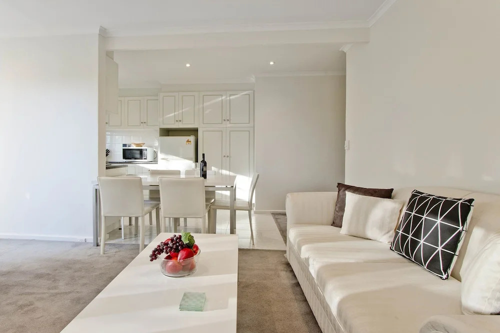 Elwood Seaside 2 Bed Retreat