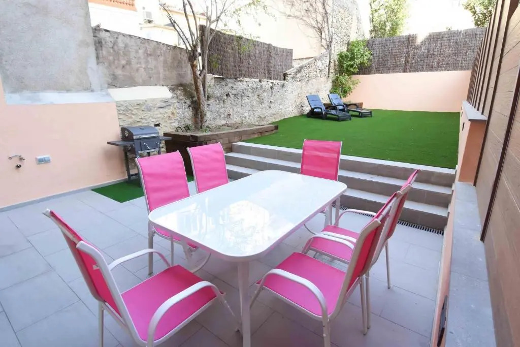10 apartments in a modern central building with private car parking available