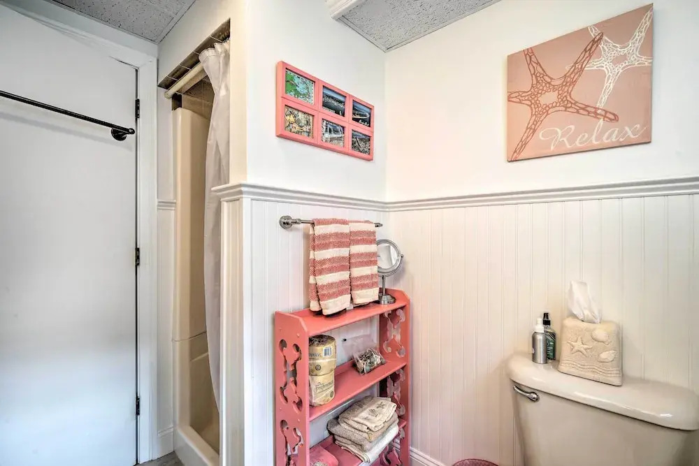 East Falmouth Family Gem w/ Private Beach Access