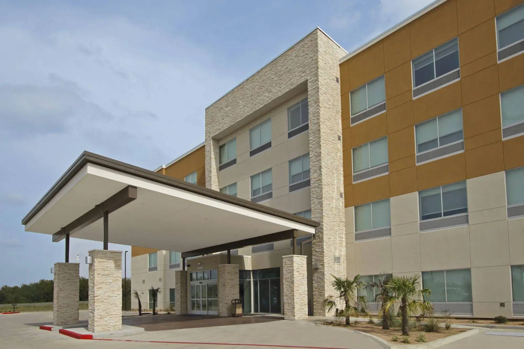 Holiday Inn Express & Suites - Brookshire - Katy Freeway by IHG