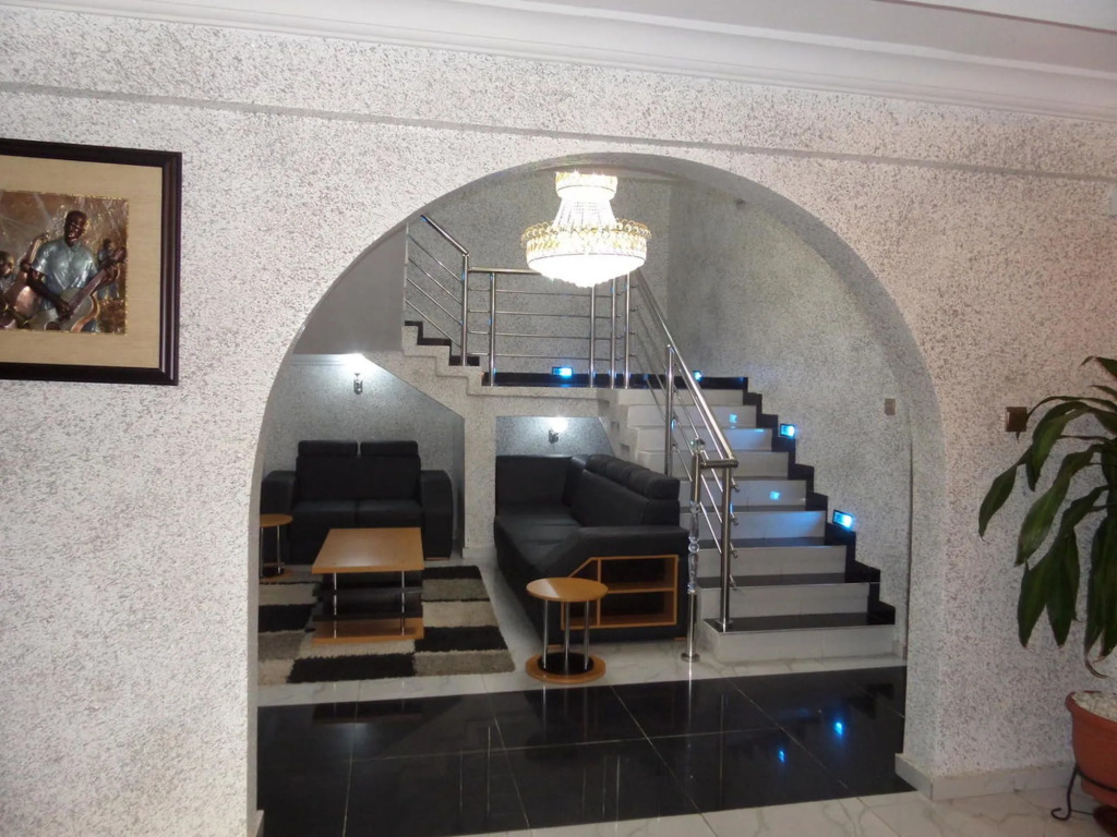 De-Golden Quest Hotel