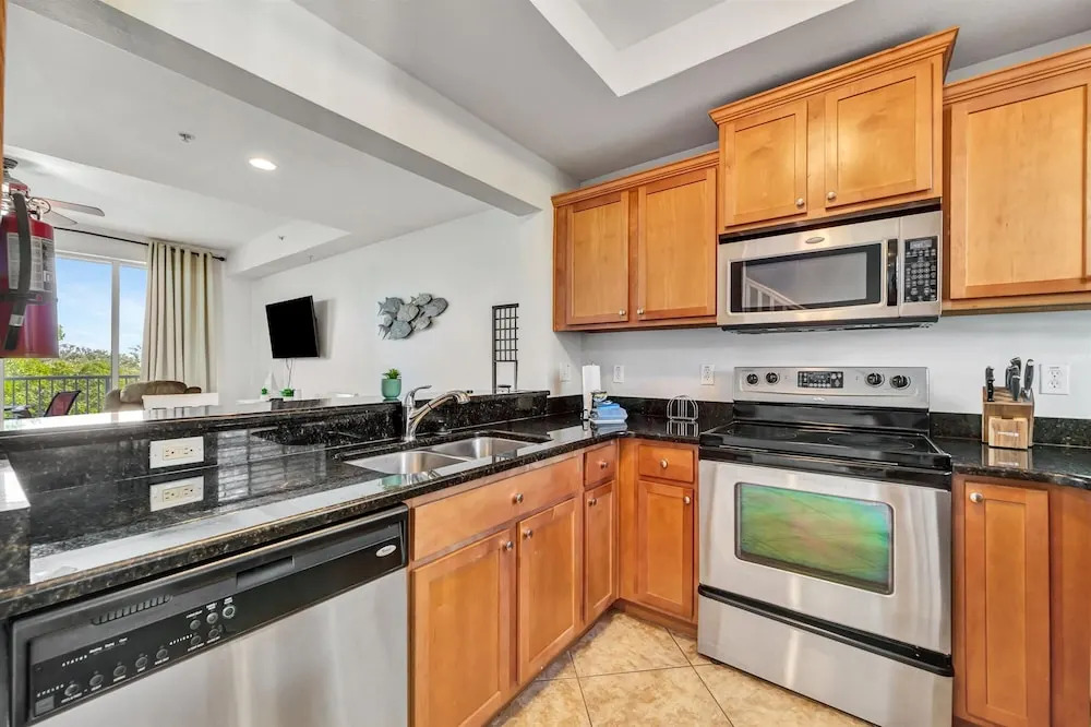 Mangrove Waterway View Sleeps 4 Pool Courts
